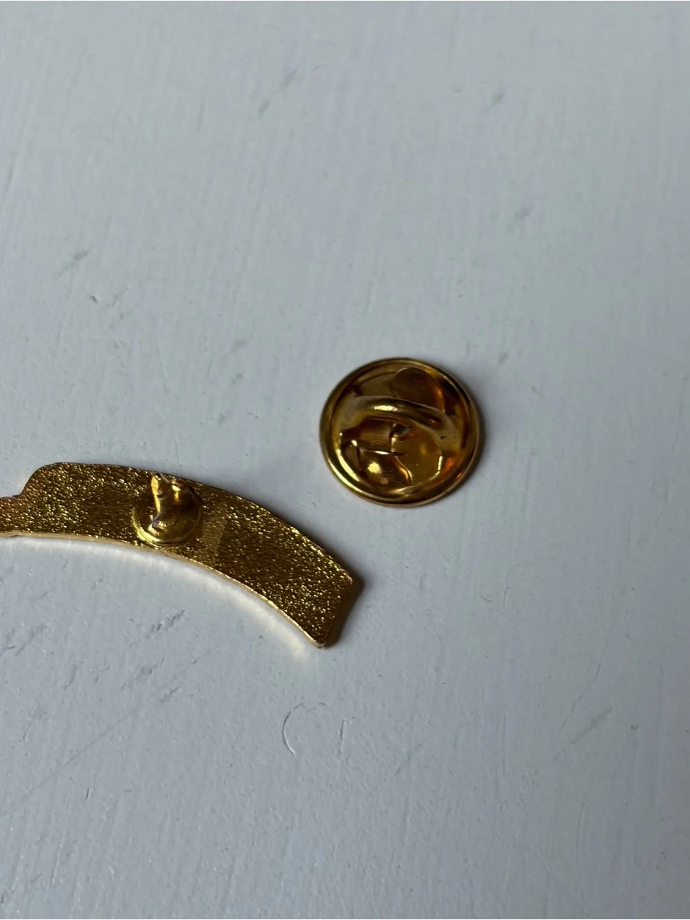 Harvard Collegiate Gold Red Lapel Tac Pin Brooch Hat Pin